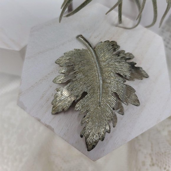 Vintage EMMONS Marked Brushed Silver Leaf Brooch - Picture 6 of 6